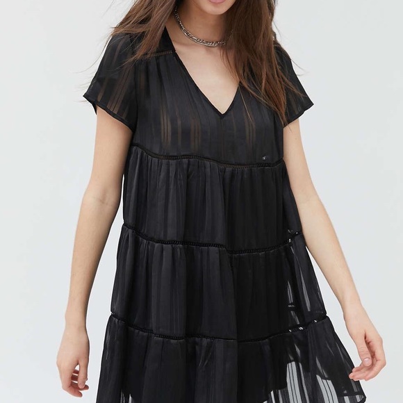 OU Pippa chiffon tiered dress in black - Picture 6 of 6